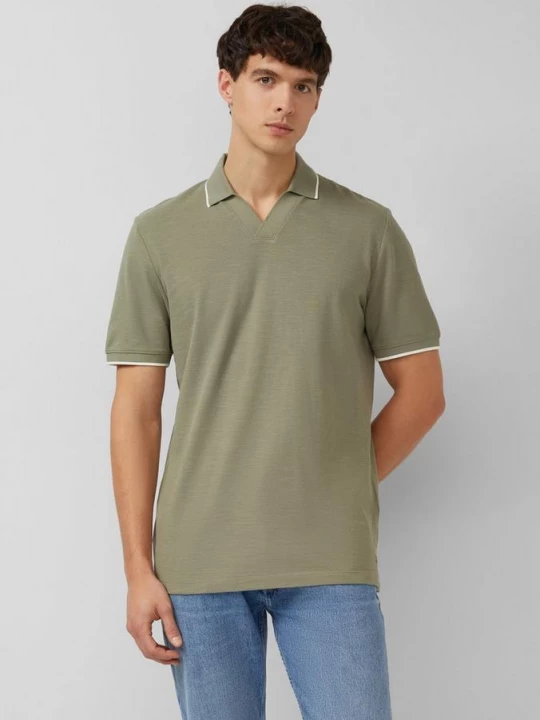 Foto van product Poloshirt van vlamgaren piqué met contrasterende biesjes s.Oliver olijfgroen