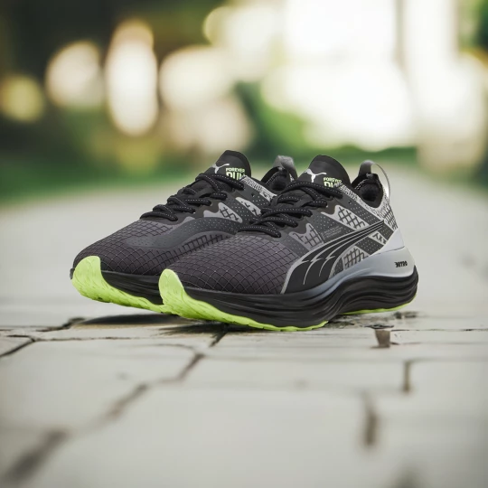 Foto van product PUMA ForeverRun NITROâ¢ WTR hardloopschoenen voor Dames, Zwart / Grijs