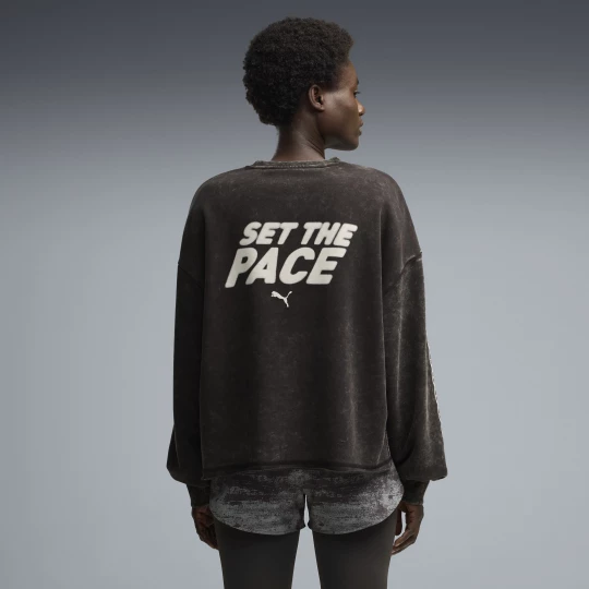 Foto van product PUMA Run Culture Collective oversized sweatshirt met grafische print voor Dames, Zwart