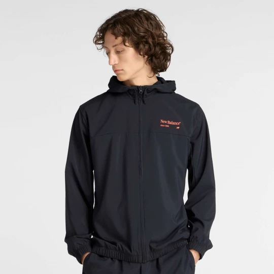 Foto van product Reimagined Woven Graphic Jacket New Balance zwart