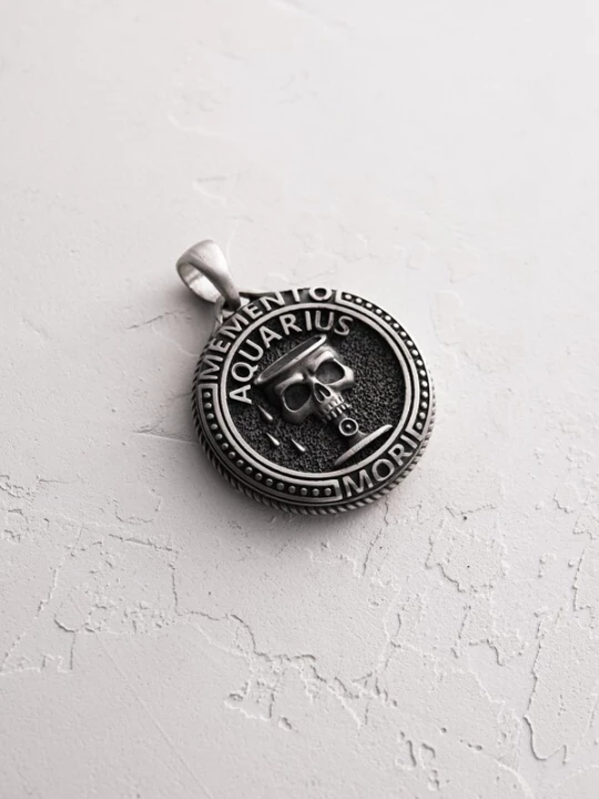 Foto van product REYTEL Hangers 'AQUARIUS. MEMENTO MORI' zilver