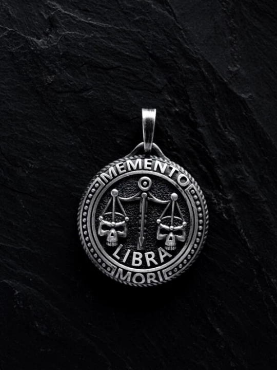 Foto van product REYTEL Hangers 'AQUARIUS. MEMENTO MORI' zilver