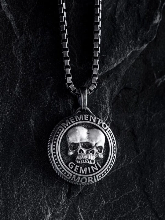 Foto van product REYTEL Hangers 'GEMINI. MEMENTO MORI' zilver