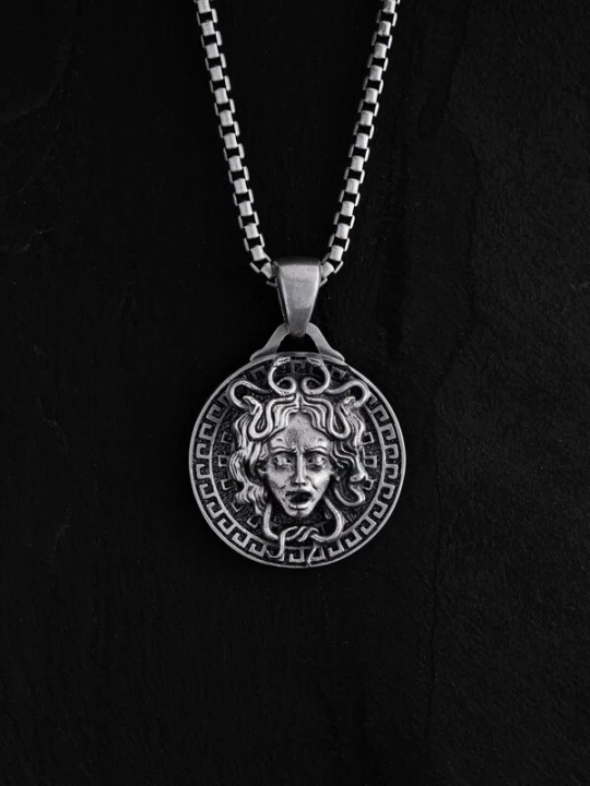 Foto van product REYTEL Hangers 'GORGON MEDUSA' zilver