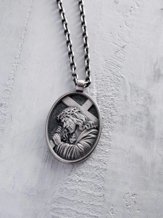 Foto van product REYTEL Hangers 'JESUS CHRIST. REDEMPTION' zilver