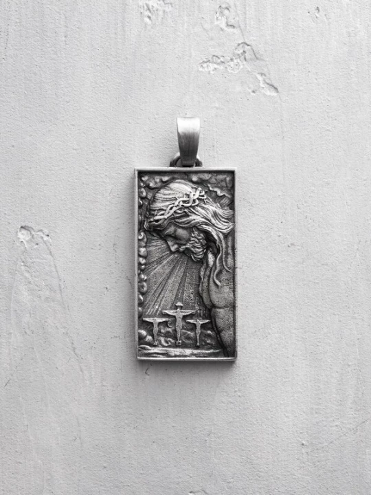 Foto van product REYTEL Hangers 'JESUS WITH CROWN OF THORNS' zilver