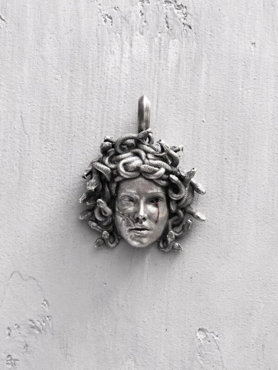 Foto van product REYTEL Hangers 'MEDUSA GORGON' zilver