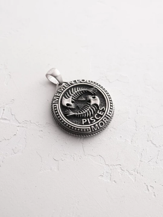 Foto van product REYTEL Hangers 'PISCES. MEMENTO MORI' zilver