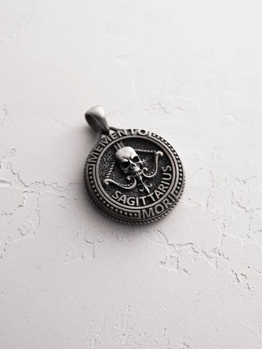 Foto van product REYTEL Hangers 'SAGITTARIUS. MEMENTO MORI' zilver