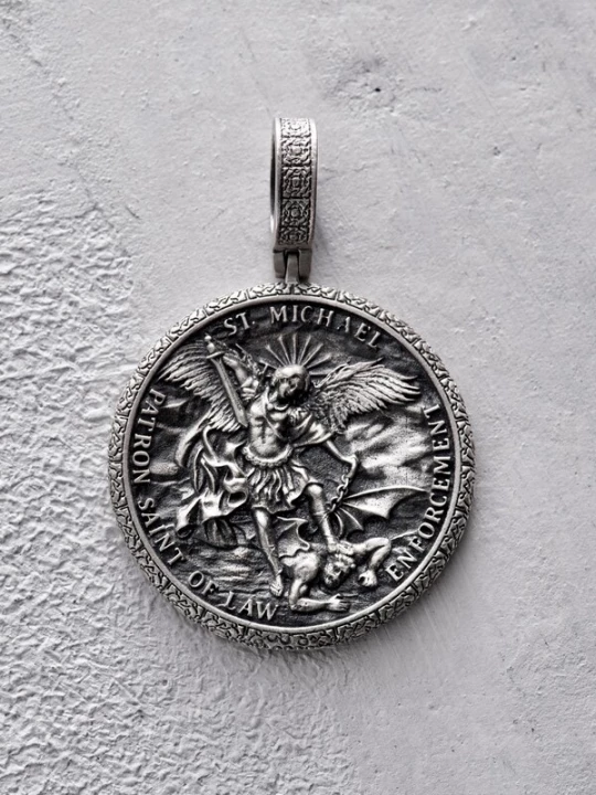 Foto van product REYTEL Hangers 'ST. ARCHANGEL MICHAEL. PRAYER' zilver