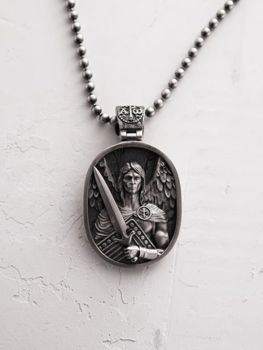 Foto van product REYTEL Hangers 'ST. ARCHANGEL MICHAEL' zilver