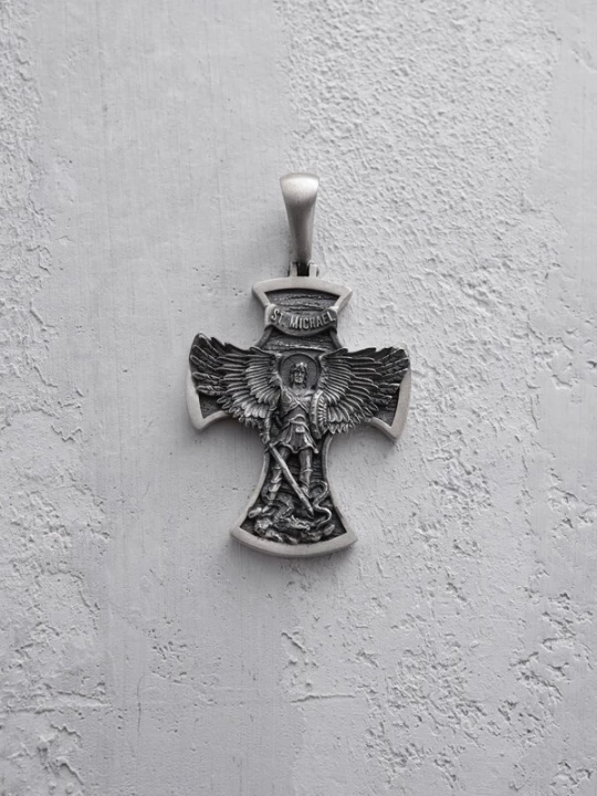 Foto van product REYTEL Hangers 'ST. ARCHANGEL MICHAEL' zilver