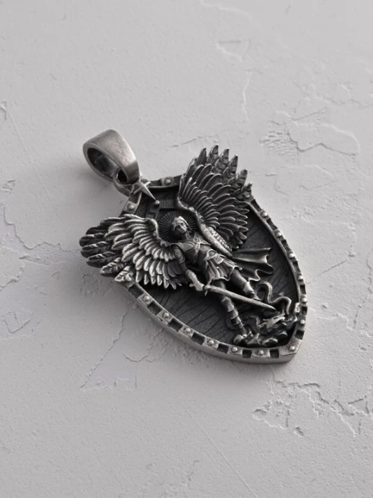 Foto van product REYTEL Hangers 'ŚW. MICHAŁA ARCHANIOŁA' zilver