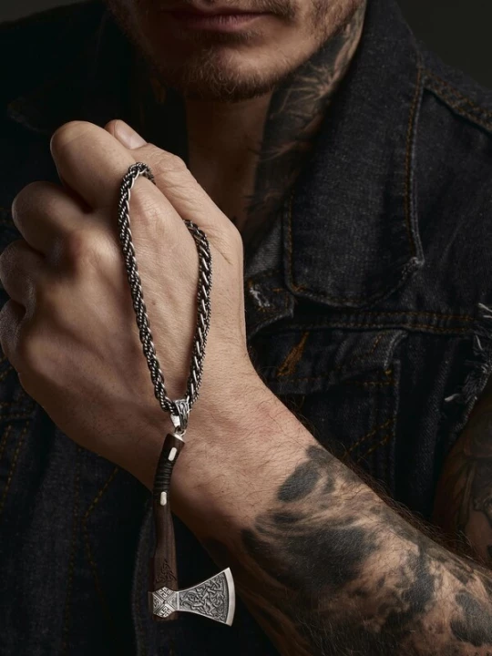 Foto van product REYTEL Hangers 'VIKING AX' zilver