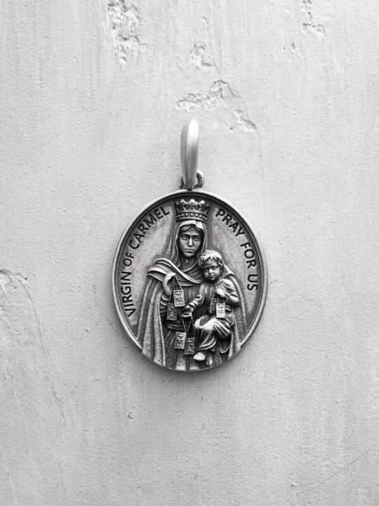 Foto van product REYTEL Hangers 'VIRGIN OF CARMEL' zilver