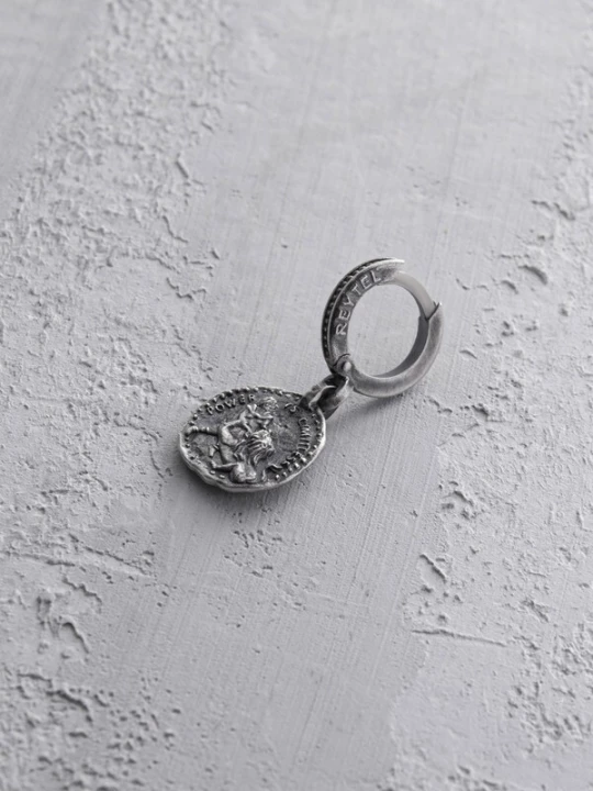 Foto van product REYTEL Oorbel 'ANTIC NUMMUM. POWER IS LIMITLESS' zilver
