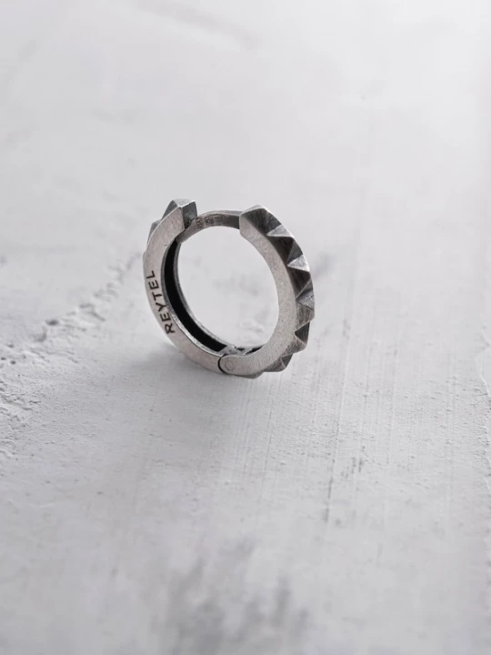 Foto van product REYTEL Oorbel 'HARD' zilver