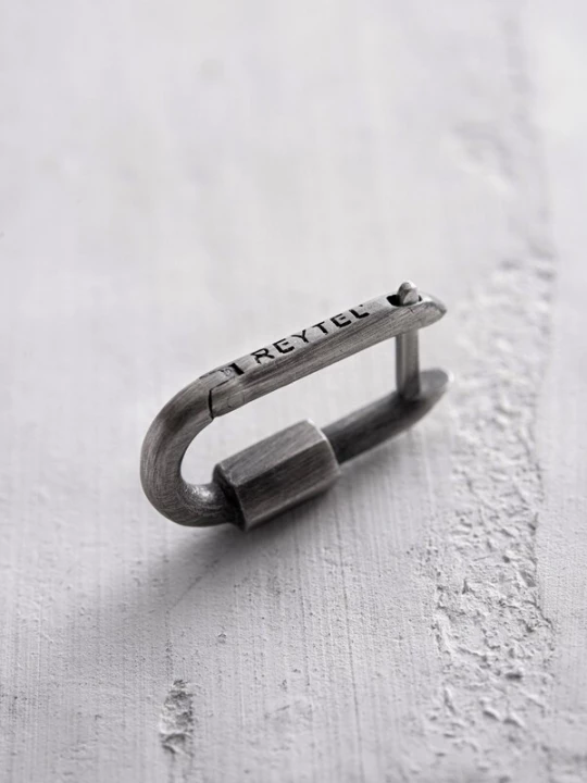 Foto van product REYTEL Oorbel 'KARABIN' zilver