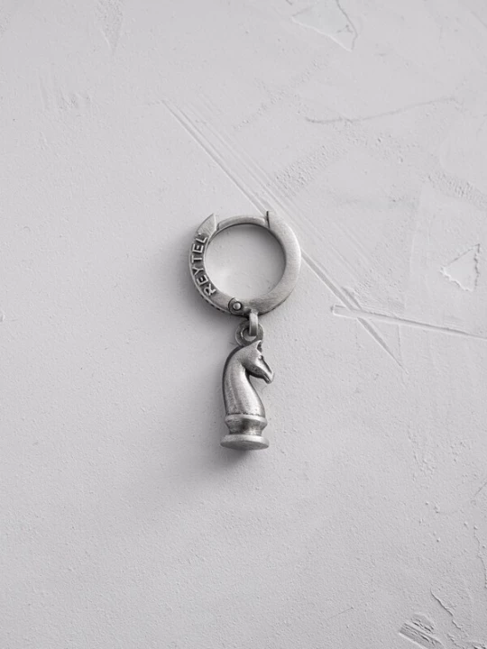 Foto van product REYTEL Oorbel 'KNIGHT' zilver