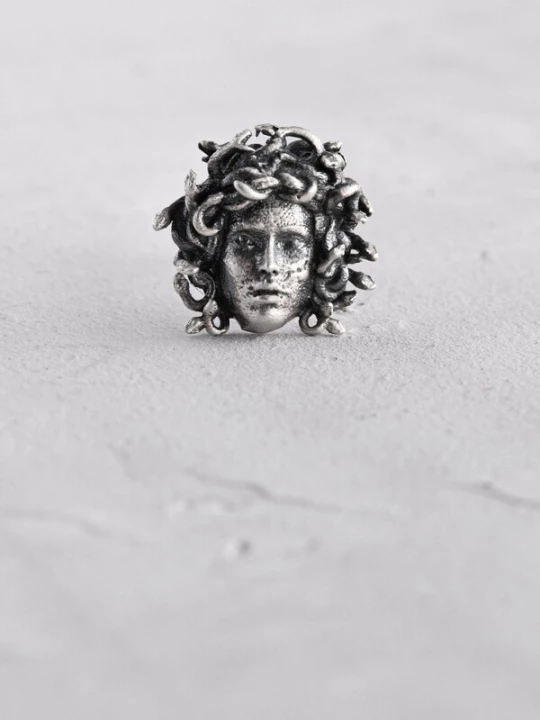 Foto van product REYTEL Oorbel 'MEDUSA GORGON' zilver