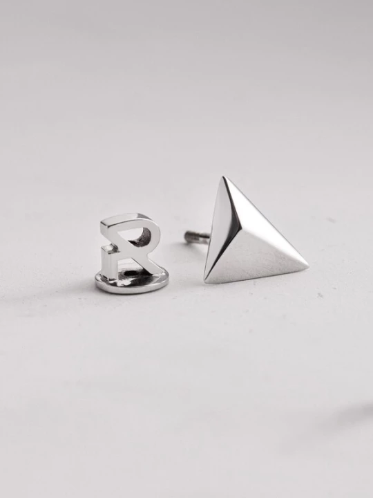 Foto van product REYTEL Oorbel 'PYRAMID' zilver