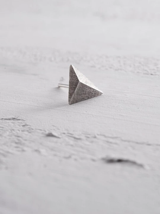 Foto van product REYTEL Oorbel 'PYRAMID' zilver