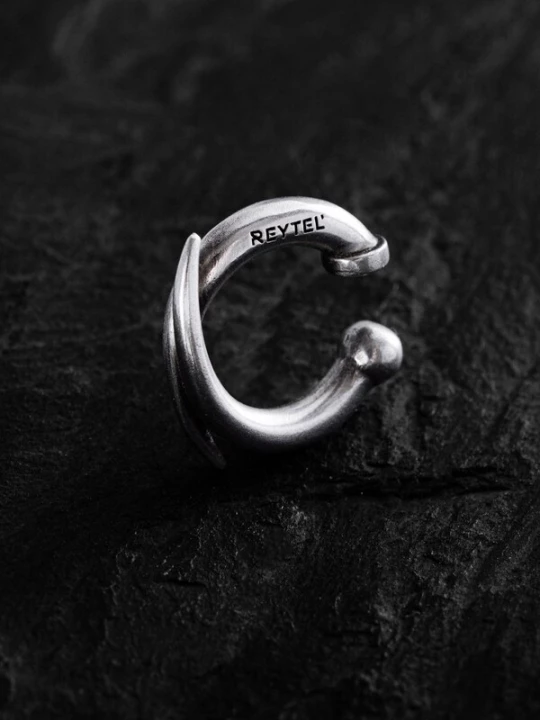 Foto van product REYTEL Oorbel 'SIEGER' zilver