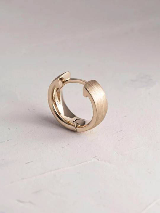 Foto van product REYTEL Oorbel 'THE HOOP' goudgeel