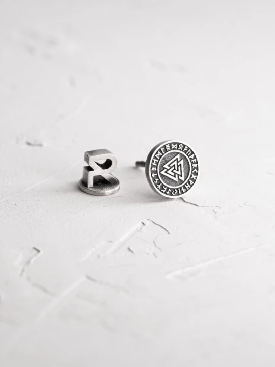 Foto van product REYTEL Oorbel 'VALKNUT. RUNES' zilver