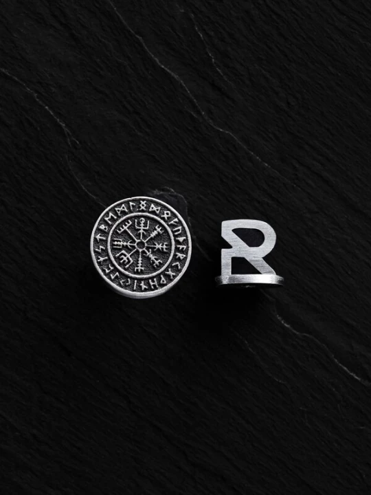 Foto van product REYTEL Oorbel 'VEGVISIR. RUNES' zilver