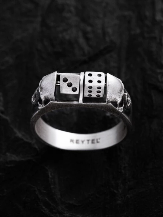 Foto van product REYTEL Ring 'ALEA IACTA EST' zilver