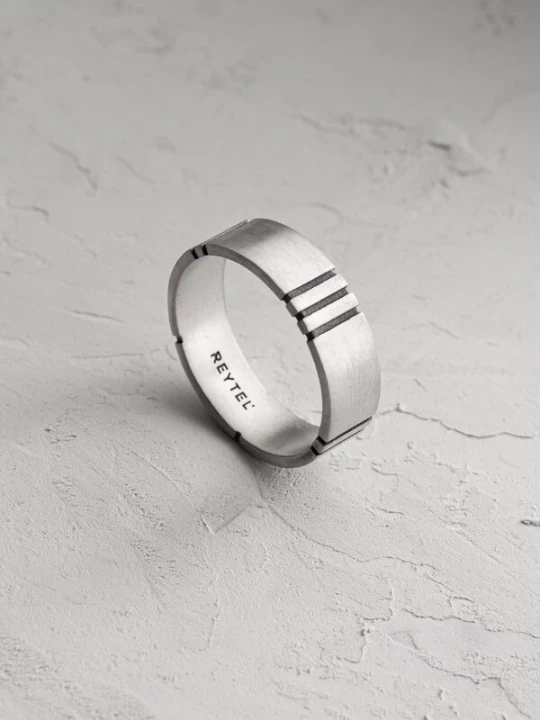 Foto van product REYTEL Ring 'EINFALDUR' zilver