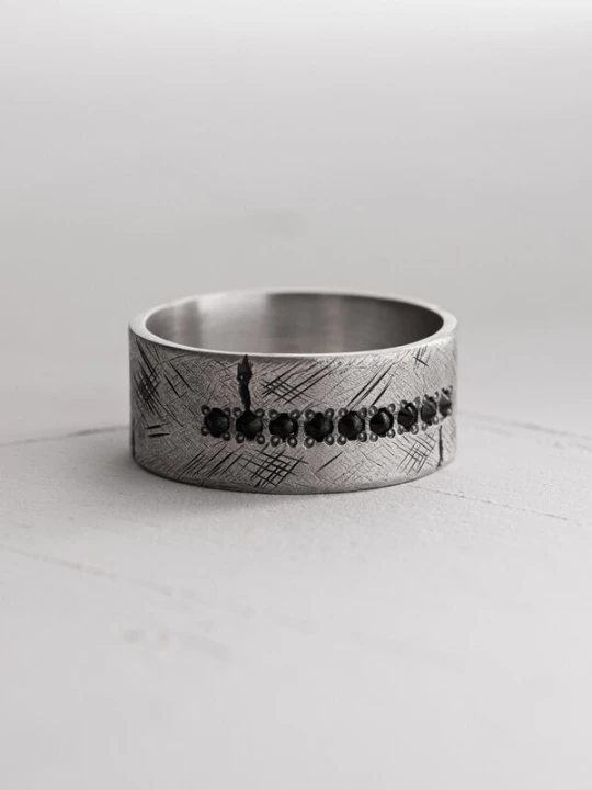 Foto van product REYTEL Ring 'ERVARING. BLACK STONES' zilver