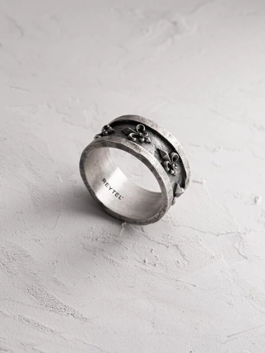 Foto van product REYTEL Ring 'FLEUR DE LIS' zilver