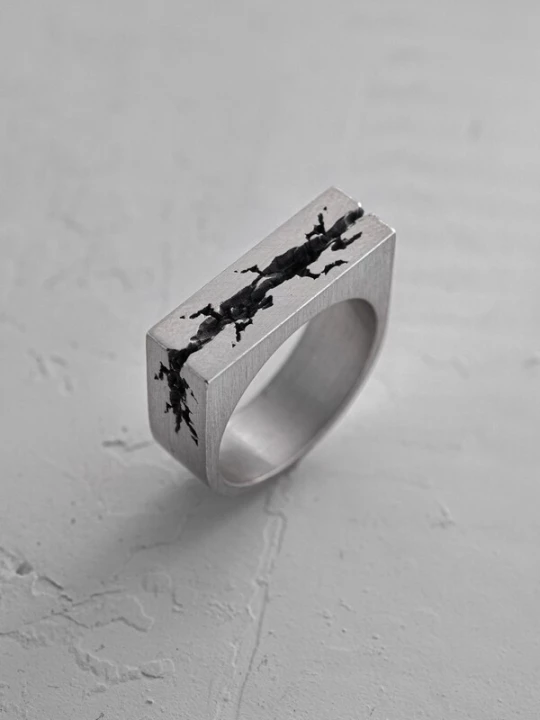 Foto van product REYTEL Ring 'FRACTURE' zilver