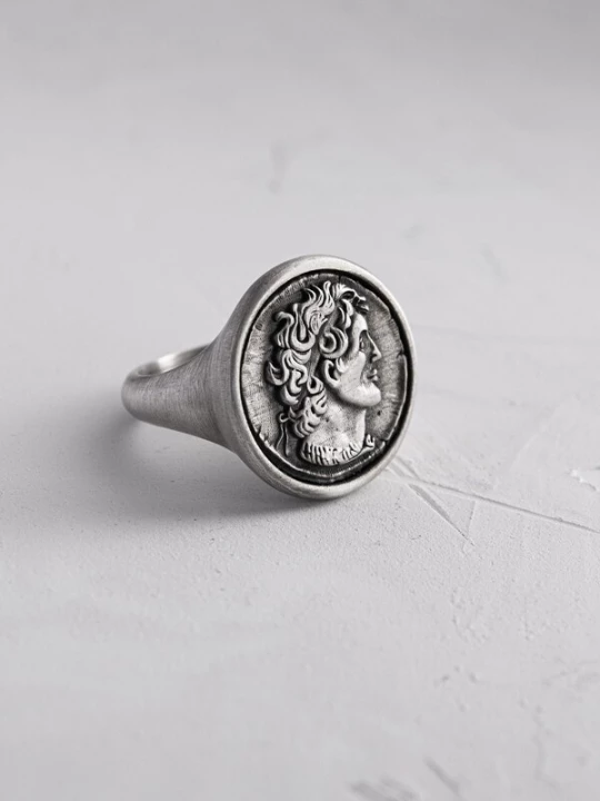 Foto van product REYTEL Ring 'GAIUS IULIUS CAESAR' zilver