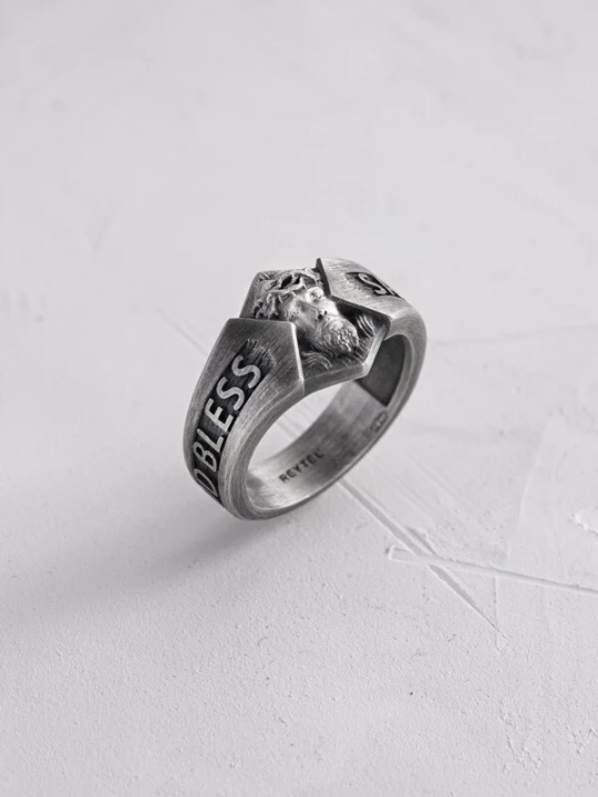 Foto van product REYTEL Ring 'GOD BLESS, SAVE US' zilver