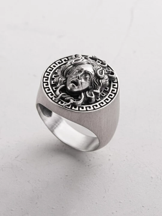 Foto van product REYTEL Ring 'Gorgon Medusa' zilver