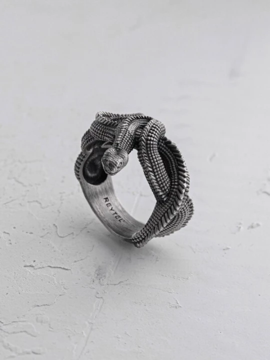 Foto van product REYTEL Ring 'JÖRMUNGANDR' zilver
