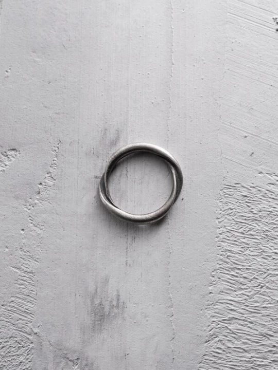 Foto van product REYTEL Ring 'LOOPER' zilver