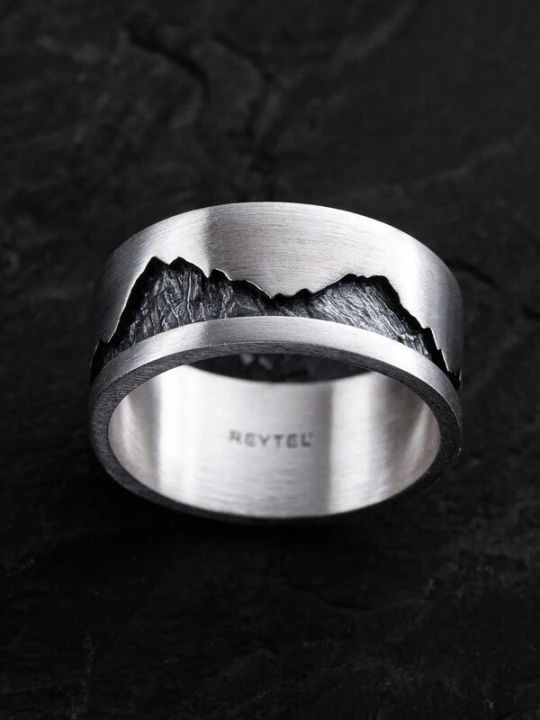 Foto van product REYTEL Ring 'MOUNTAINS' zilver