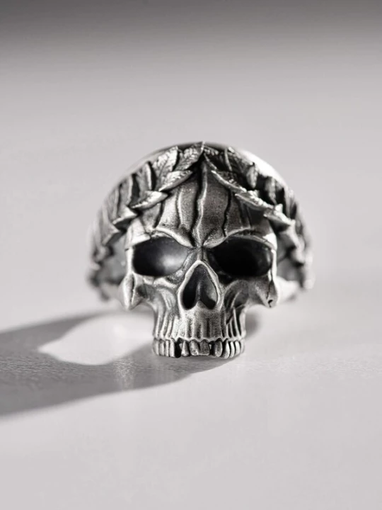 Foto van product REYTEL Ring 'SKULL IN A WREATH' zilver