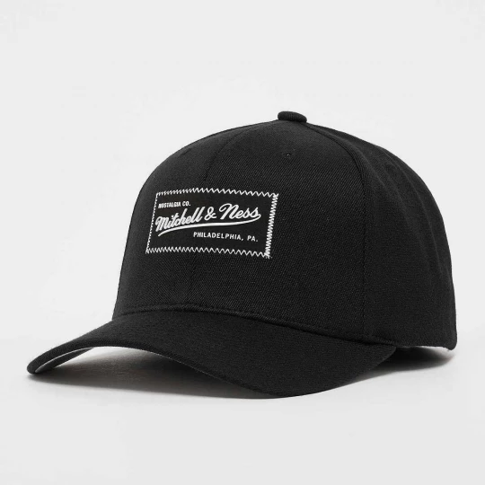 Foto van product Rubber Patch Classic Red Own Brand Mitchell & Ness zwart