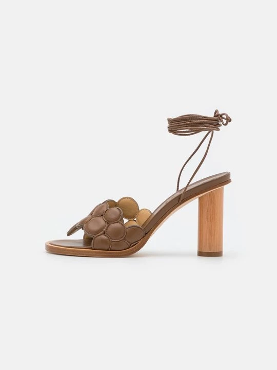 Foto van product Sandalen met hoge hak A.W.A.K.E. MODE bruin