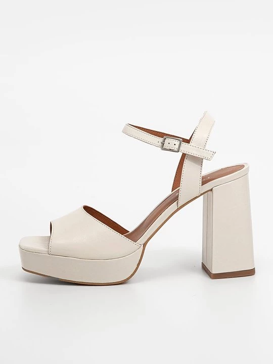 Foto van product Sandalen met plateauzool Jonak wit