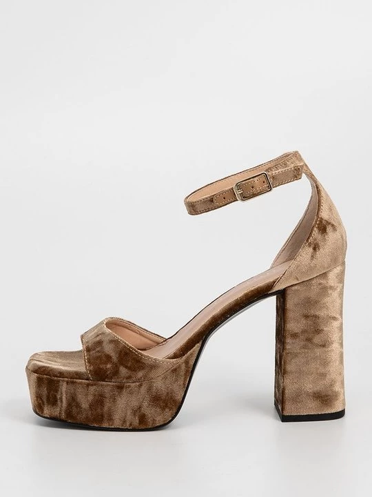 Foto van product Sandalen met plateauzool Unisa zandkleur
