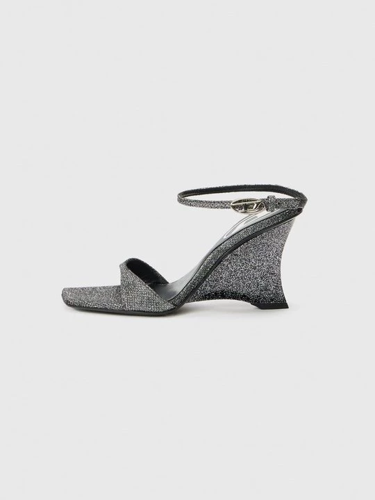 Foto van product Sandalen met sleehak Diesel zilverkleurig