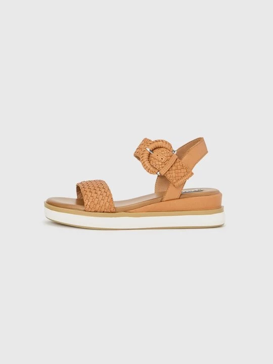 Foto van product Sandalen met sleehak Inuovo lichtbruin