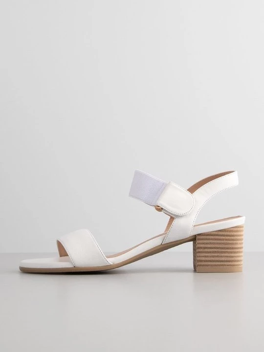 Foto van product Sandalen Stuart Weitzman wit