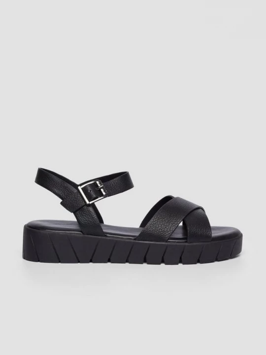 Foto van product Sandalen van imitatieleer met plateauhak s.Oliver zwart